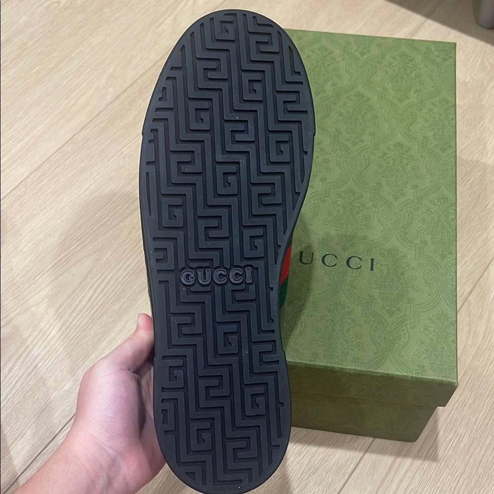 Men’s Gucci Shoe Size 10.5 - Picture 2 of 5